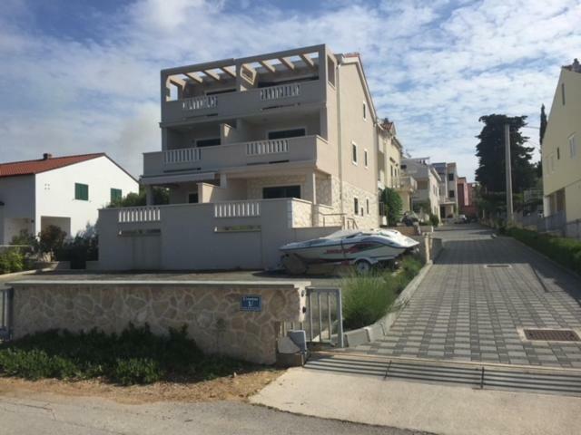 Apartmani Irina 沃迪切 外观 照片